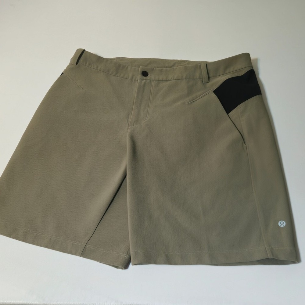 Lululemon Athletica Shorts Mens 36 Tan Black Commission Golf Activewear bike